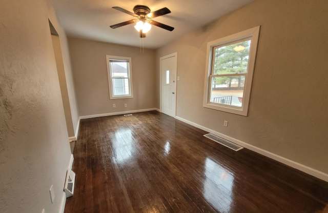 3 bedroom, 1 bathroom home with garage!