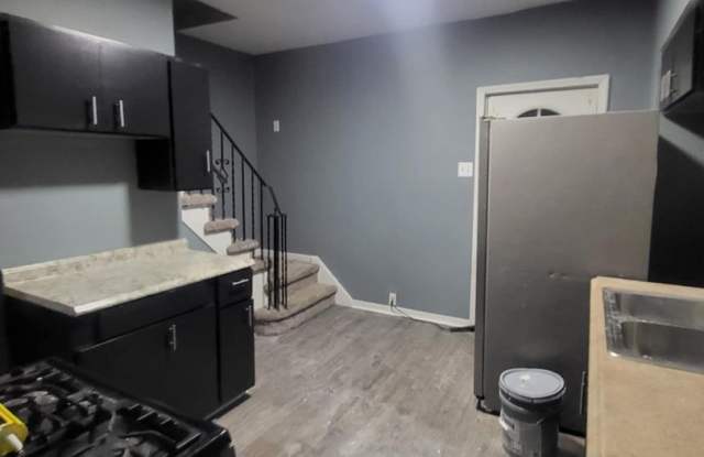 Spacious 2 bedroom 1 bath house for rent!