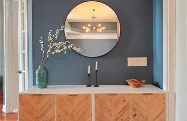 4826 SW Lake Grove Circle