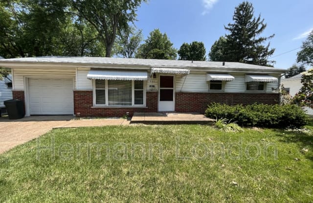 541 Holiday Ave - 541 Holiday Avenue, Hazelwood, MO 63042