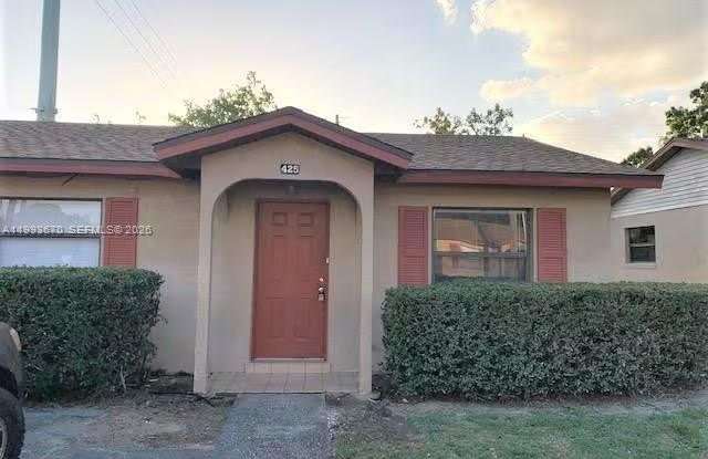 425 Las Palmas