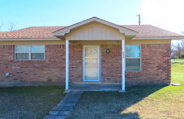 Updated 2 Bedroom, 1 Bath Duplex in Whitehouse ISD!