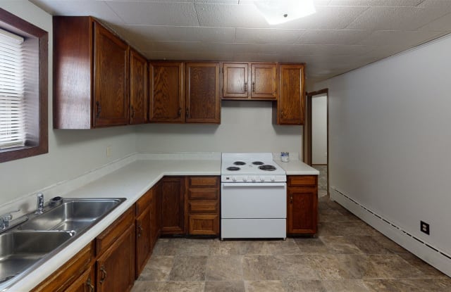 406 3rd St NE - 406 3rd St NE, Mandan, ND 58554