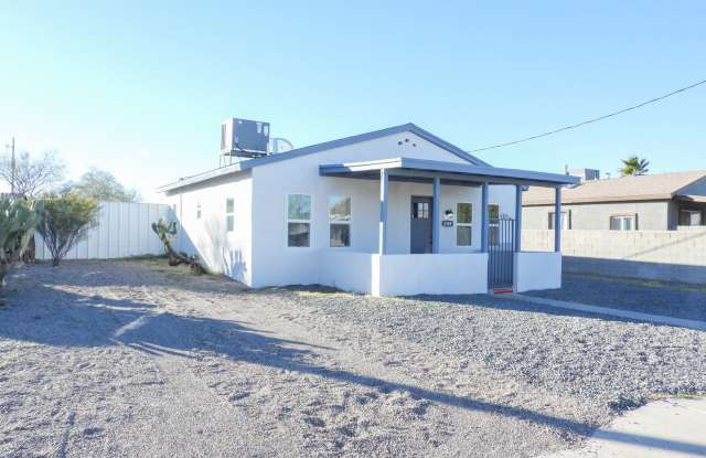 Close to Downtown 3 Bed 2 Bath with Fenced Backyard