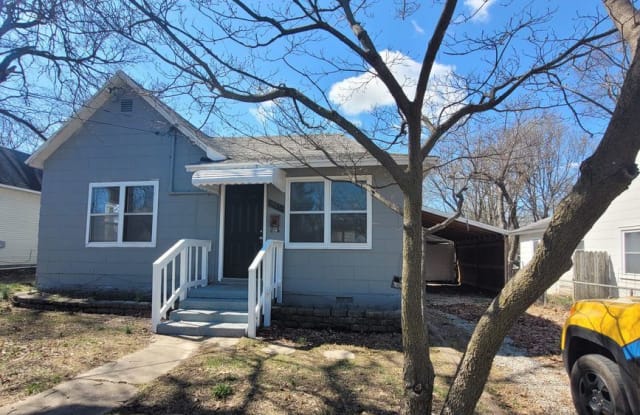 2033 N Taylor - 2033 North Taylor Avenue, Springfield, MO 65803