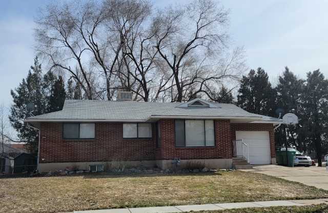 120 Dixie St