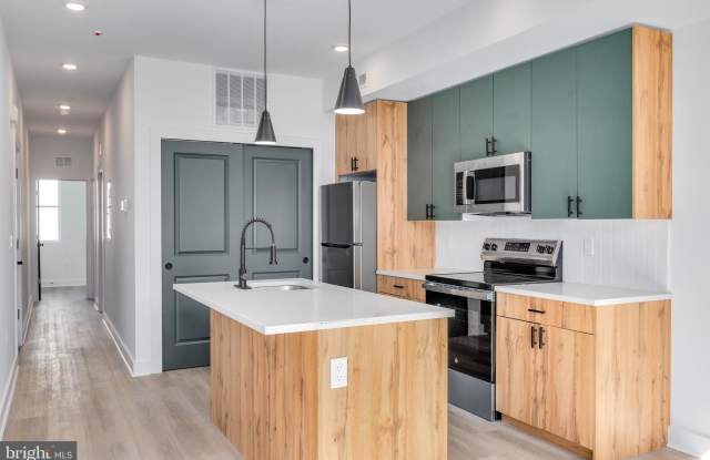 1223 W LEHIGH Avenue unit: 2