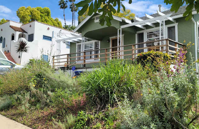 Photo of Glendale Awaits You