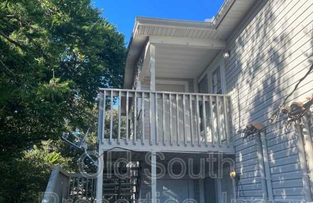 Photo of 3202 Redwood Lane