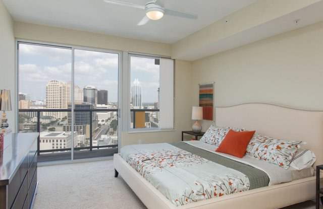 Photo of 800 W 5th St