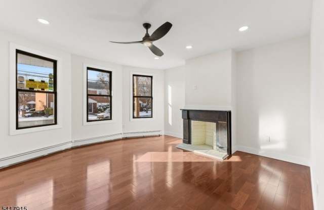 633 Lafayette Ave