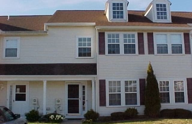 59 Stratford - 59 Stratford Circle, Farmingdale, NY 11735