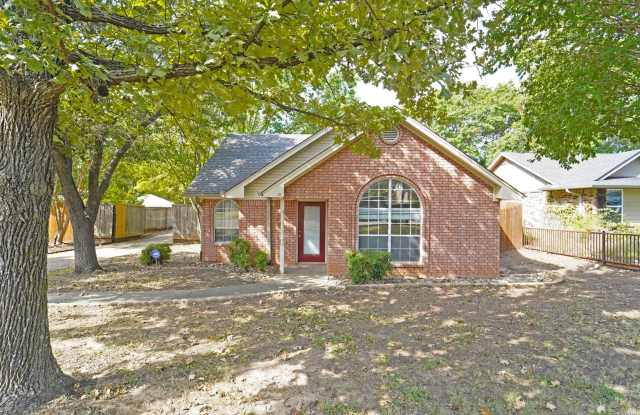 For Lease! Nice Brick Home in Weatherford - Great Location with EASY Access to I-20 For Commuters.