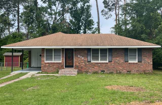 3 Bedroom/2 Bath Home in Valdosta - 906 Bunche Drive, Valdosta, GA 31601