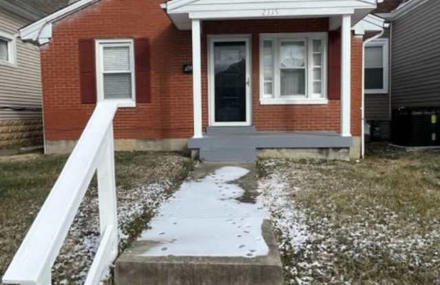 2 bedroom 1 Bath with Washer  Dryer - 2335 Grand Avenue, Louisville, KY 40210