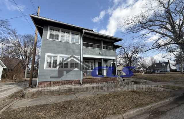 2266  1/2 Warren Street