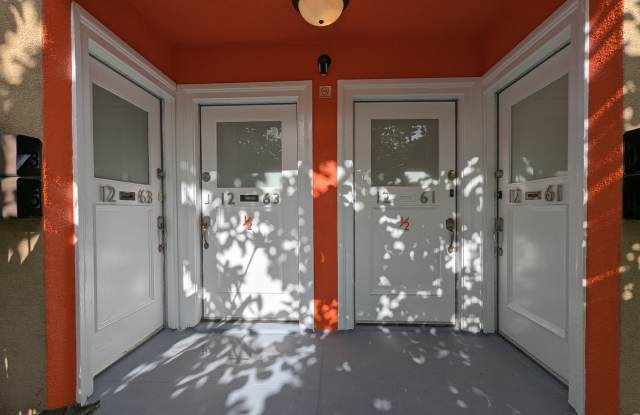 1261 S Plymouth Blvd