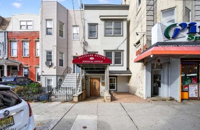 159 Palisade Ave Unit 2R