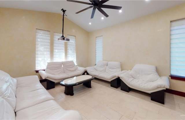 2816 Gardenia Circle