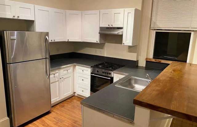 2106 N HANCOCK Street unit: 1R