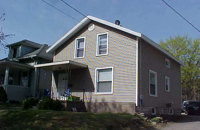 Photo of 1810 Lyons Ave