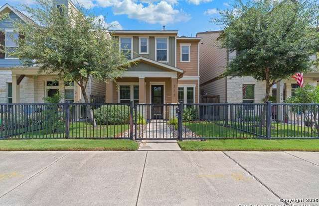 Photo of 215 E COURTLAND PL