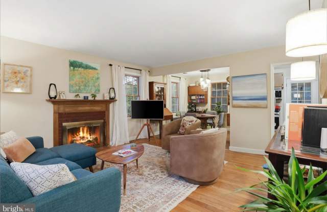 2209 S CULPEPER Street