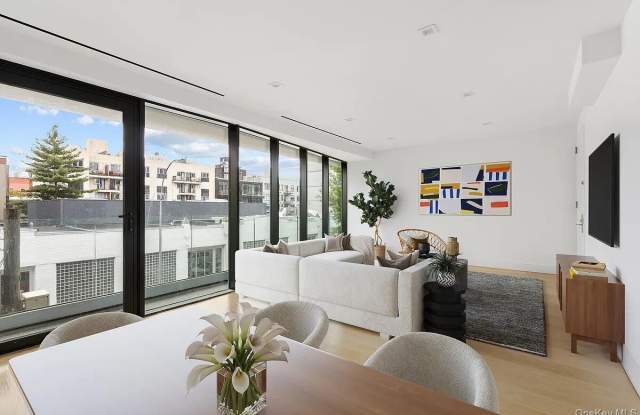 153 GREEN Street unit: 3B