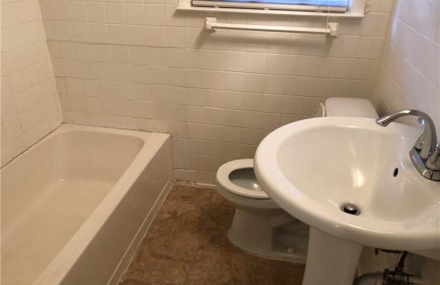 1151 Arlington Parkway NE