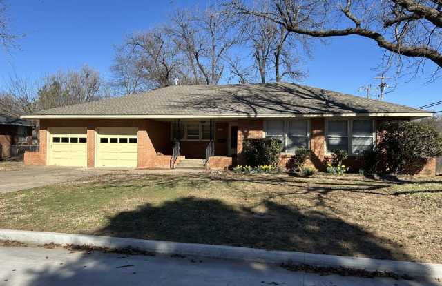 Move-In Special! 1/2 off 1st Month! (3) Bed/(2) Bath + (2) Living Areas Avail NOW!