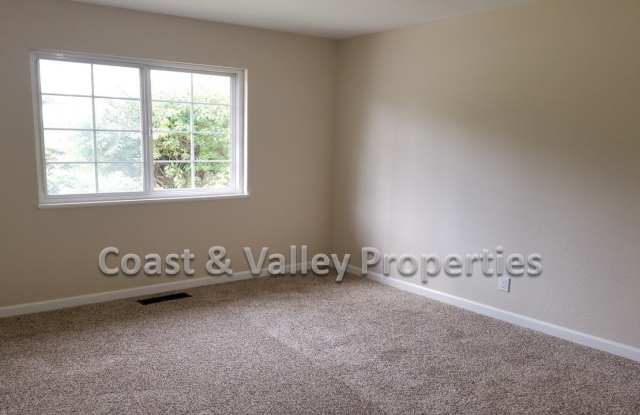 Lovely South Salinas Home!