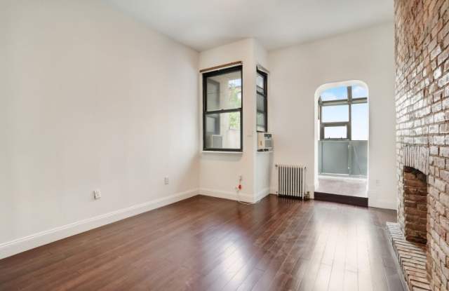 Photo of 271 W 22nd St