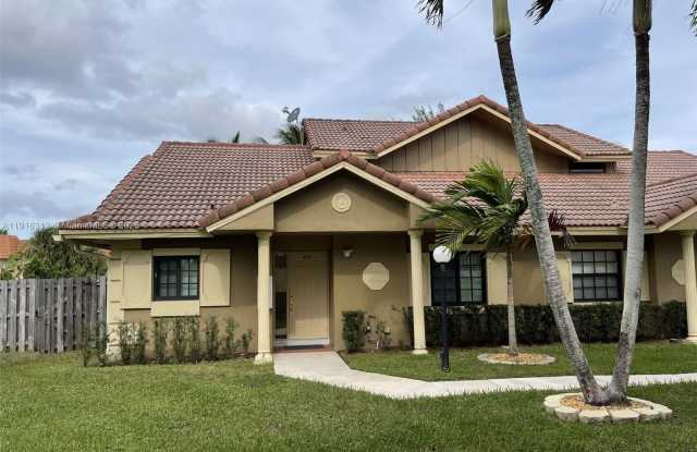 Photo of 2652 Riverside Dr