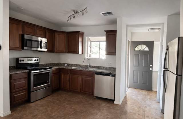 Beautifully remodeled 2bed/2ba Townhome - Ask about our Move-in Specials