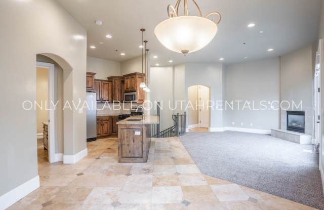 5176 N University Ave