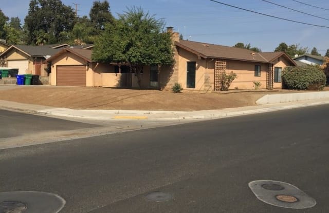 70 W Heatherwood Ct - 70 West Heatherwood Court, Porterville, CA 93257