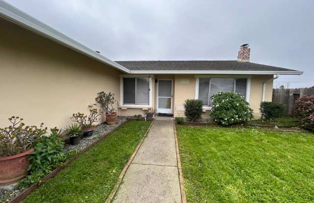 Lovely 3-Bedroom, 2-Bath Home with Spacious Backyard