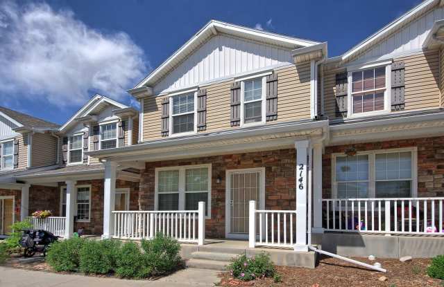 Beautiful 2 Bedroom Townhome with Mountain Views in The Bluffs at Springs Creek!