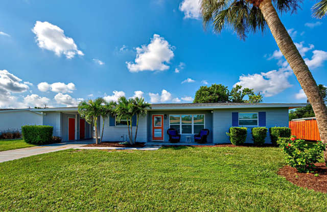 Seasonal Rental Near Venice – Pet-Friendly 3 Bed, 2 Bath Home