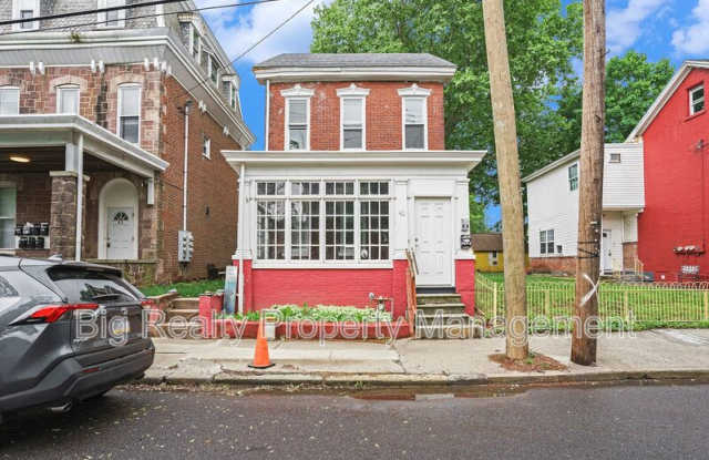 40 E 3rd St