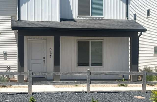Small dog Friendly!! 4-6 Month Lease!