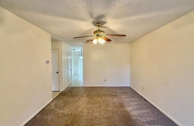 Available! 2 Bedroom 1 Bath Close to Everything! Longview, TX!
