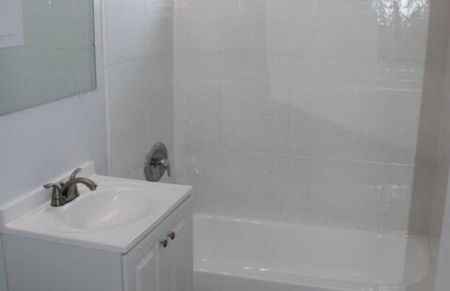 1026 S Flower St unit: 17