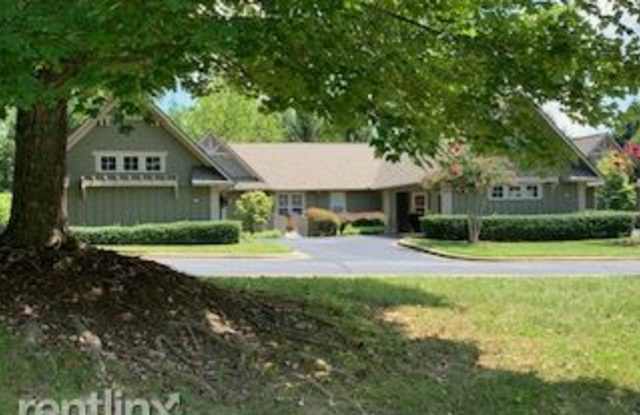 801 Fox Den Crt - 801 Fox Den Court, Hendersonville, NC 28792