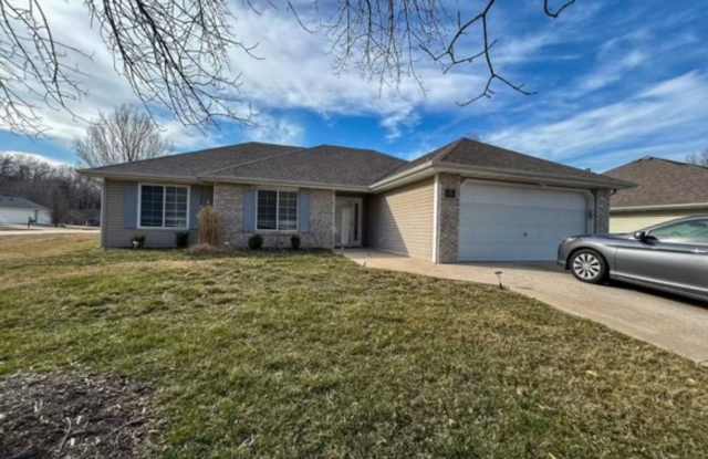 Impressive 3 Bed 2 Bath House In 7 Oaks!
