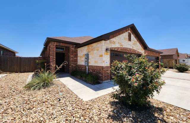 Near Creekside Shopping, Restaurants, & Entertainment / Fridge Included / Fenced in Back Yard /  Covered Back Patio / CISD