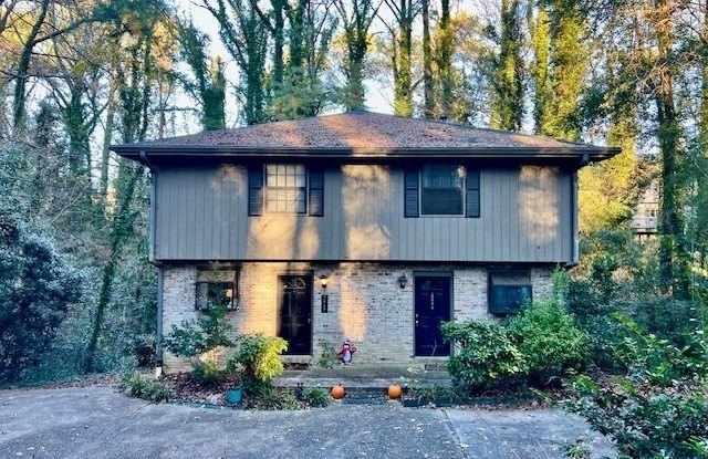 2515 Skyland Trail NE