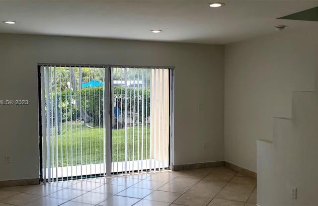 204 E Palm Cir E - 204 Palm Circle East, Pembroke Pines, FL 33025