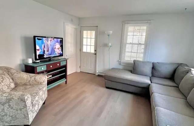 546 E Bayview Avenue