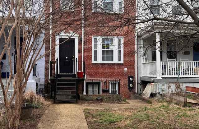 1513 MASSACHUSETTS Avenue SE unit: B